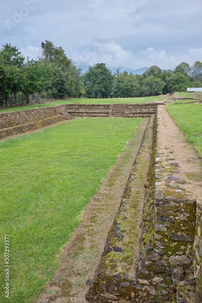 Fototapeta Zona arqueologica de Tingambato en Michoacan.