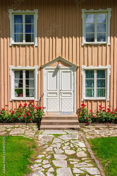 Fototapeta Garden path to a house with red roses