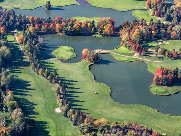 Fototapeta vue aérienne du golf de Nantilly dans l'Eure en France