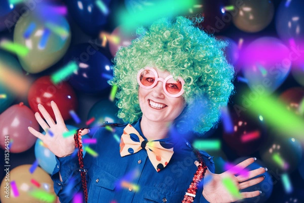 Fototapeta Portrait of beautiful party woman in wig and glasses (Carneval).