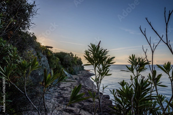 Fototapeta Sonnenuntergang an einem Strand in Griechenland