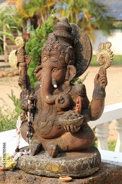 Fototapeta Sitting Ganesha statue in the Buddhist temple.