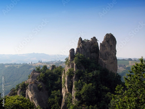 Fototapeta The pinnacles of rocks stand out in the Park of Sassi di Roccamalatina. Modena, Italy 