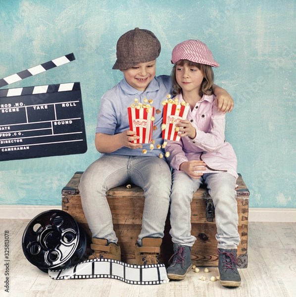 Fototapeta Popcorn essen im Kino