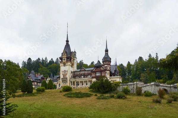 Obraz Peles Castle, residence of King Charles I in Sinaia, Romania. Autumn landscape of royal palace and park.