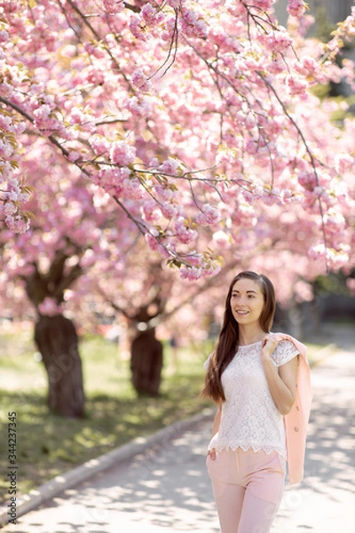 Fototapeta beautiful bright girl in saturated sakura