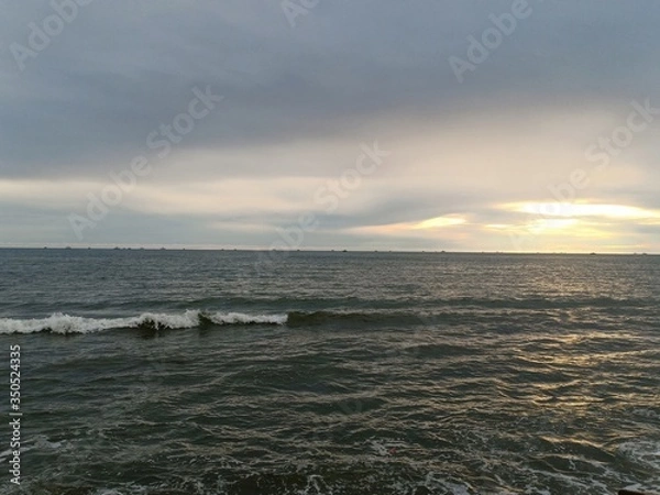 Fototapeta blue sea with blue sky background	