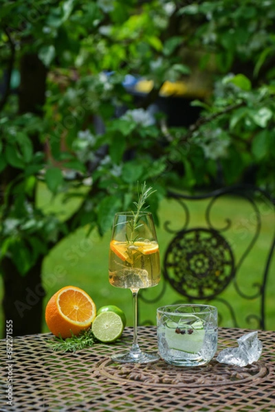 Fototapeta Gin Tonic on the old table