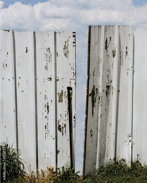 Fototapeta other side of the fence