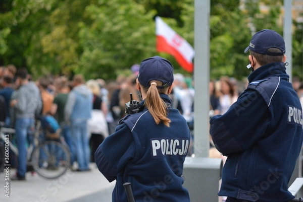 Fototapeta Policjanci na służbie. 