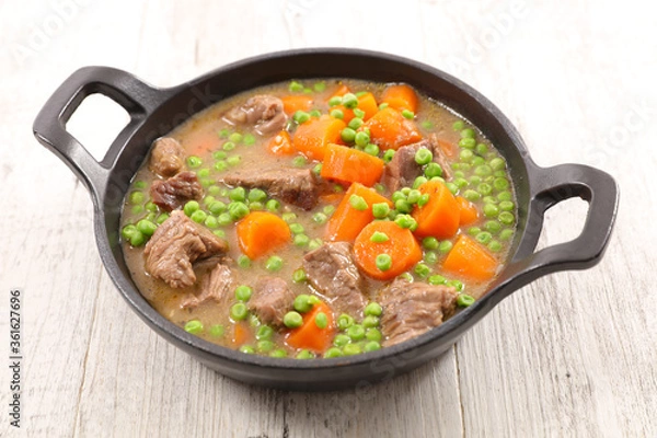 Fototapeta beef with carrot and pea in casserole