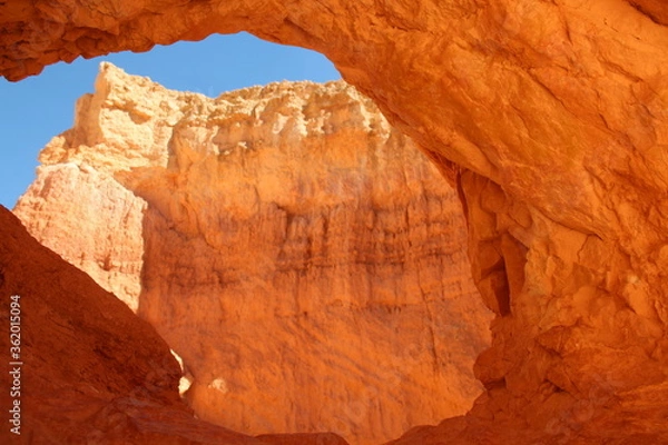 Fototapeta A hole of a hoodoo overlooking the blue skies