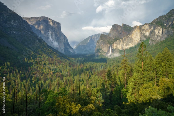 Fototapeta sunset at the tunnel view in yosemite national park in california, usa