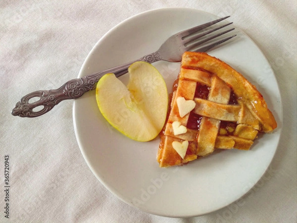 Fototapeta apple pie on white plate