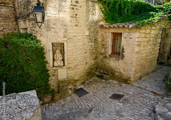 Fototapeta Rues du Village de Crestet dans la Drôme