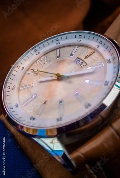 Fototapeta old watch on a wooden table