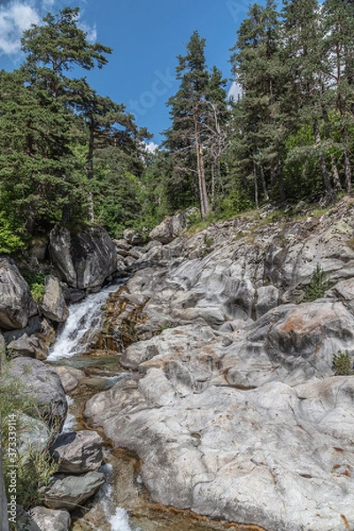 Fototapeta Cascade dans les Alpes