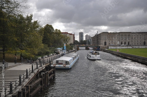 Fototapeta canal in the city