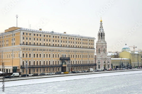 Fototapeta Winter view of the Sofia embankment and the Church of St. Sophia the Wisdom of God with a bell tower. Moscow, Russia