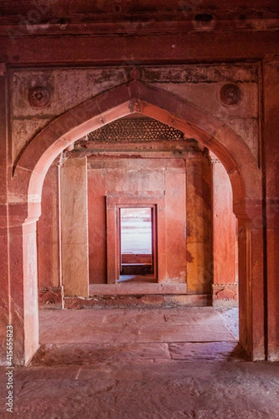 Obraz FATEHPUR SIKRI, INDIA - FEBRUARY 17, 2017: Archway in the ancient city Fatehpur Sikri, Uttar Pradesh state, India