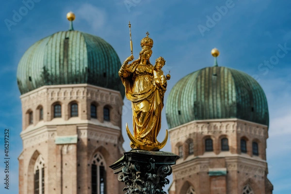 Fototapeta Golden Marian Column  at Marienplatz in bright sunlight in front of Marienkirchen in Munich