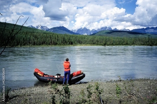 Fototapeta Landschaft am Nahanni River, North West Territories, Kanada - Eine zweiwöchige Kanutour auf dem entlegenen  Nahanni River ist sehr abwechslungsreich, Wildnis pur und ein großartiges Abenteuer