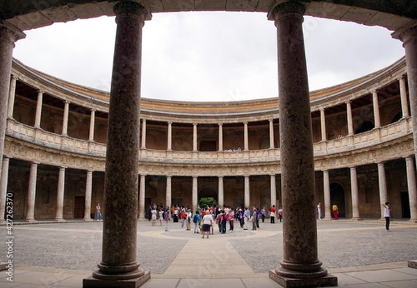 Fototapeta Visitors in the circular courtyard of the Charles V palace