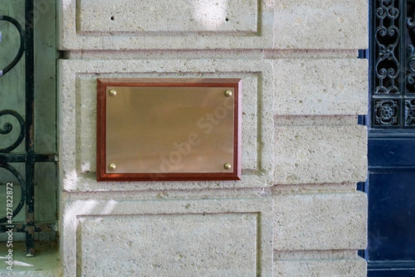 Fototapeta empty copper blank plate on the entrance signboard on textured wall mockup for notary doctor office