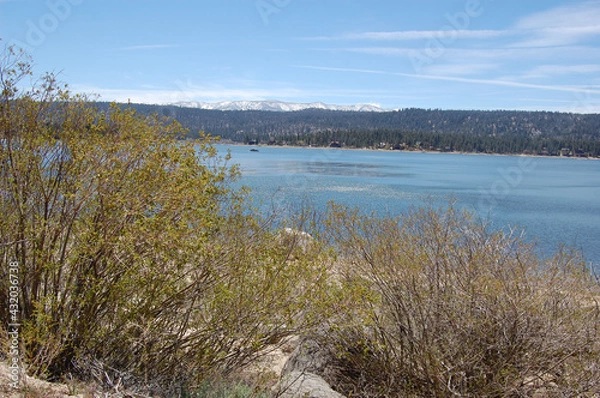 Fototapeta Scenic Big Bear Lake in the San Bernardino Mountains, southern California.