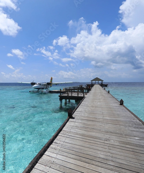 Obraz wooden pier at tropical island resort in Maldives