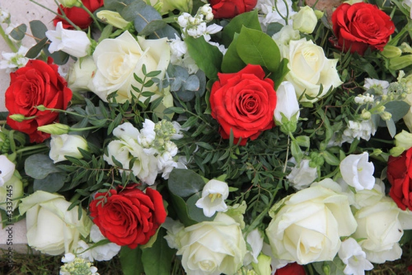 Fototapeta Red and white flower arrangement