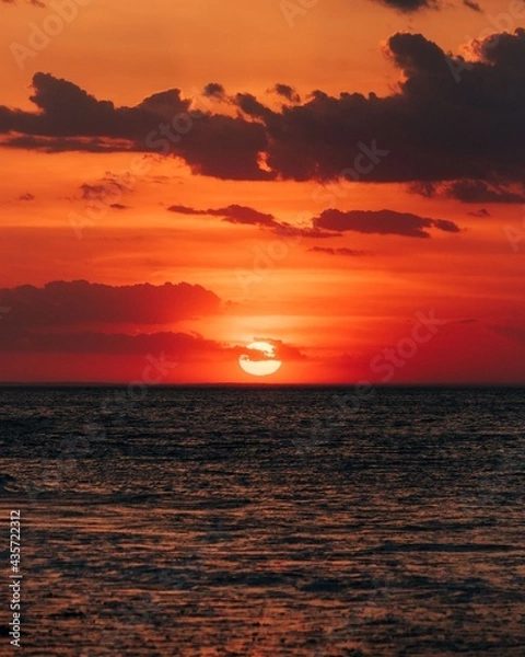 Fototapeta Sunset over the Atlantic Ocean at Montauk Point State Park, the Hamptons, New York