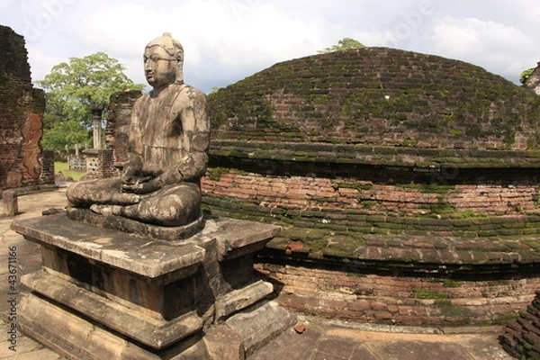 Fototapeta Statue of Buddha in ancient temple, Polonnaruwa, Sri Lanka