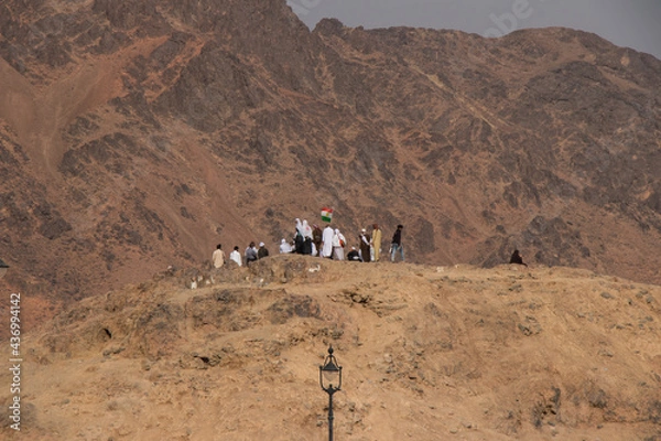 Fototapeta Medina, Saudi Arabia - September 2018: Muslim pilgrims visiting The Martyrs of Uhud at Mount Uhud during umrah season. Archers hill