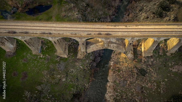 Fototapeta vista aérea puente rascafria 