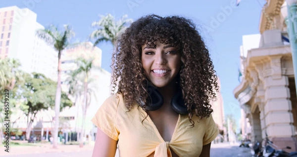 Fototapeta Beautiful Afro American woman walking in the city.