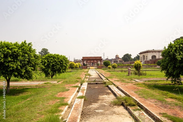 Fototapeta Lahore, Punjab, Pakistan. September 11, 2016. Garden of Mughal Emperors.
