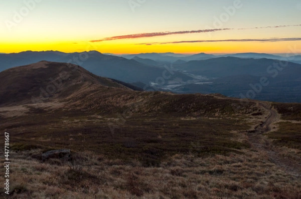 Fototapeta Sunrise observed from the summit of Połonina Caryńska, Bieszczady, Bieszczady National Park
