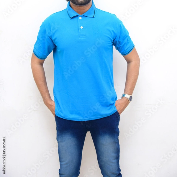 Fototapeta man in blue t shirt