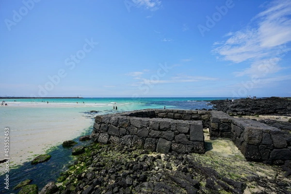 Fototapeta a wonderful seascape with clear water