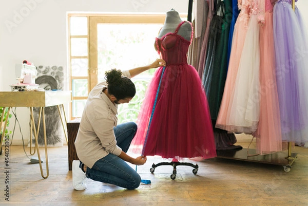 Fototapeta Hispanic man working as a seamstress