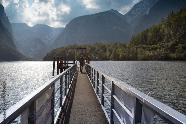 Fototapeta Bridge, pier over the lake Hallstatt, Upper Austria, Sapzkammergut