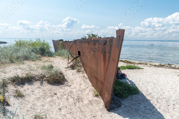 Fototapeta ORP Wicher (English: Whirlwind) wreck on the Hel Beach.