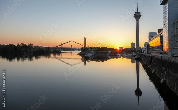 Fototapeta Deutschland, Duesseldorf, Sonnenaufgang am Medienhafen