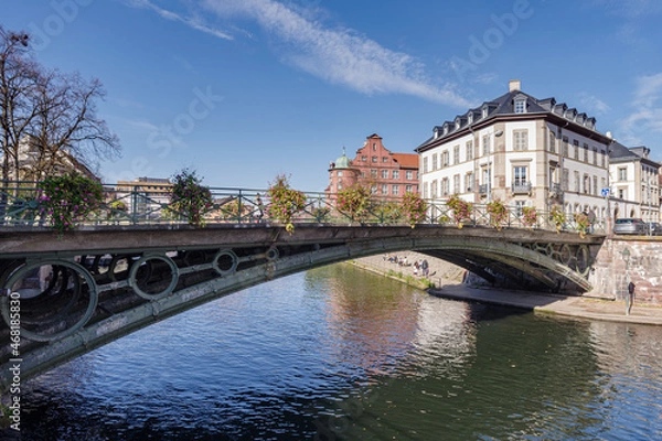 Fototapeta France, Strasbourg, Ill River canal with promenade and row of townhouses