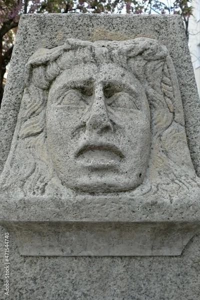 Fototapeta Relief einer Maske eines römischen Flussgottes in der Altstadt in Bonn am Rhein