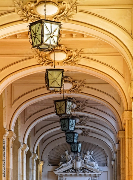 Fototapeta Archway with chandeliers of a Romanian  classic building