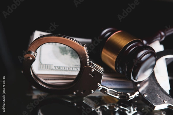 Fototapeta judge's hammer, handcuffs and money on the table