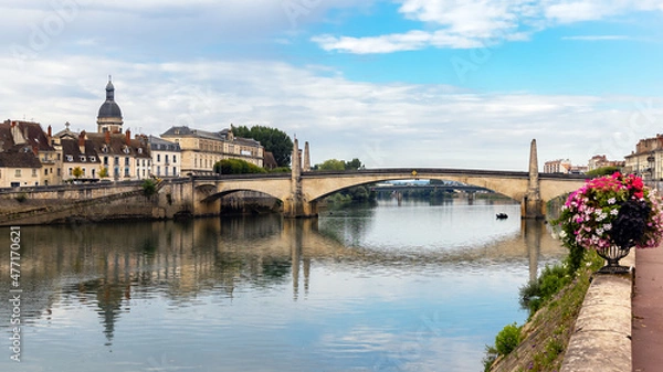 Fototapeta Chalon-sur-Saone, France, beautiful stone arch bridge over the Saone river in Saint-Remy