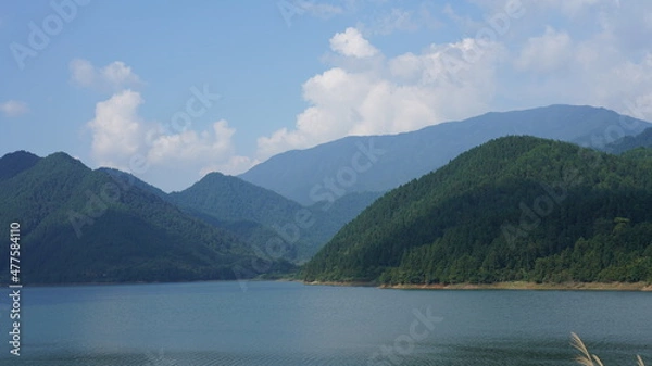 Fototapeta The beautiful lake landscapes surrounded by the green mountains in the countryside of the China